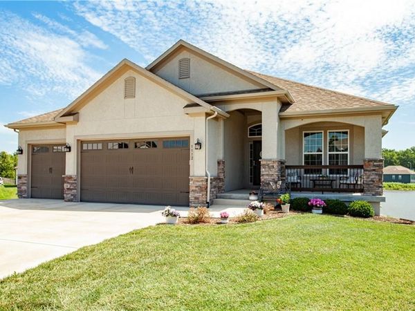 1112 SW Crabtree Circle, Oak Grove, MO 64075