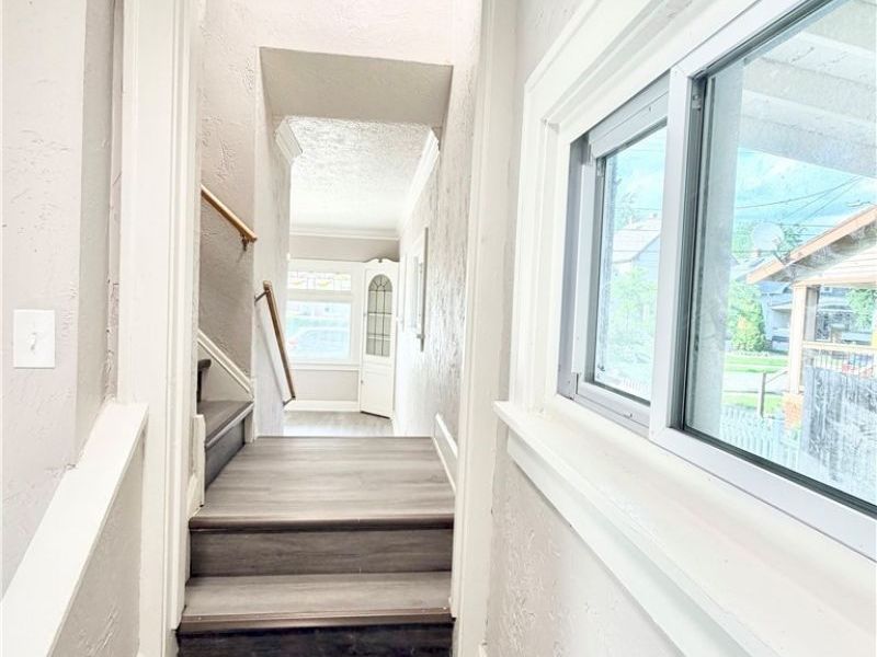 4025 Henritze Avenue, Cleveland, OH 44109 Photo 10