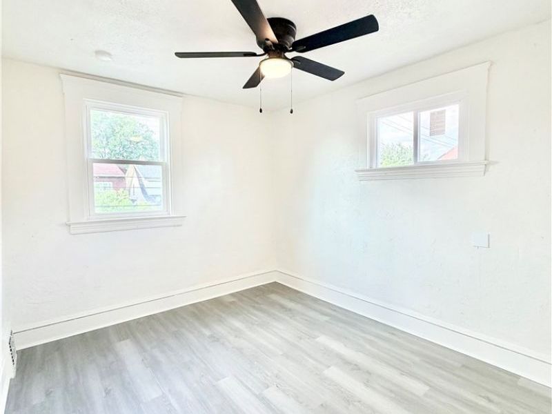 4025 Henritze Avenue, Cleveland, OH 44109 Photo 17