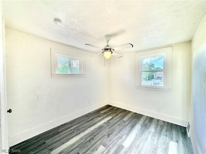 4025 Henritze Avenue, Cleveland, OH 44109 Photo 24
