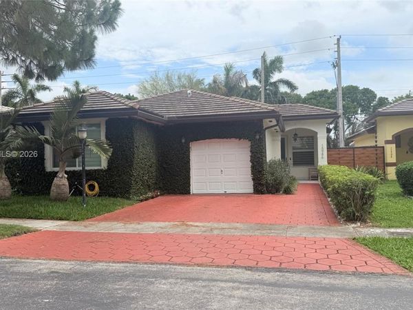 15986 SW 71st Ter, Miami, FL 33193
