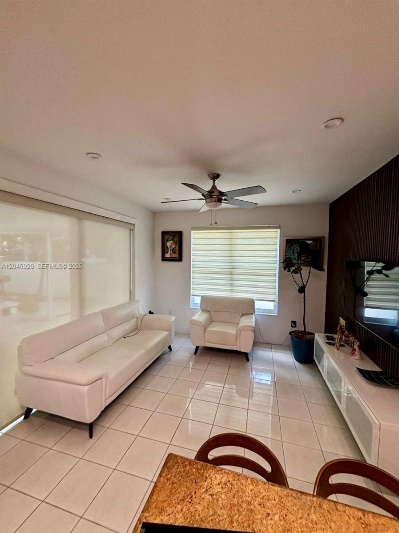 15986 SW 71st Ter, Miami, FL 33193 Photo