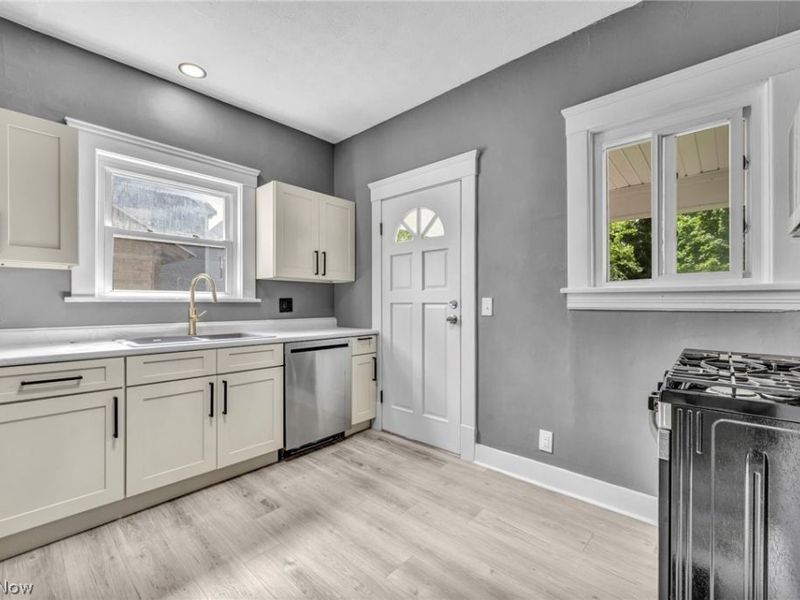 1009 W 10th Street, Lorain, OH 44052 Photo 10