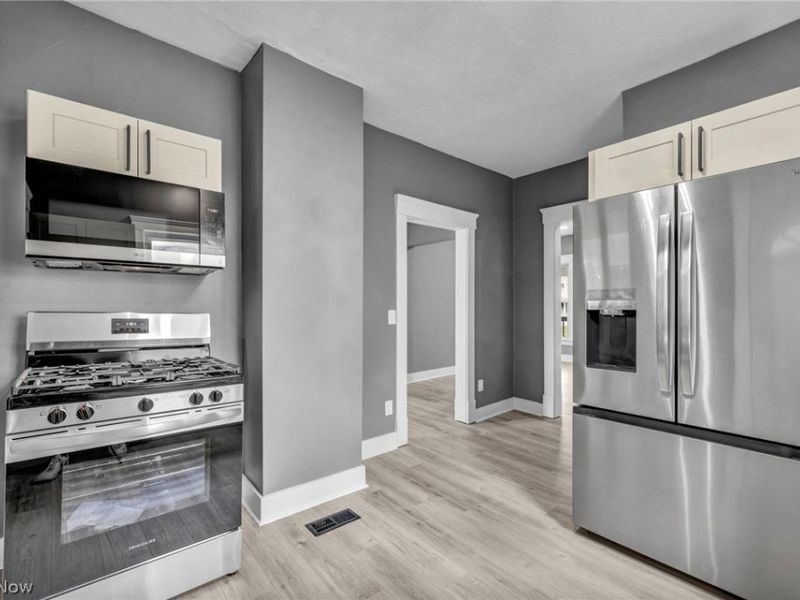 1009 W 10th Street, Lorain, OH 44052 Photo 12