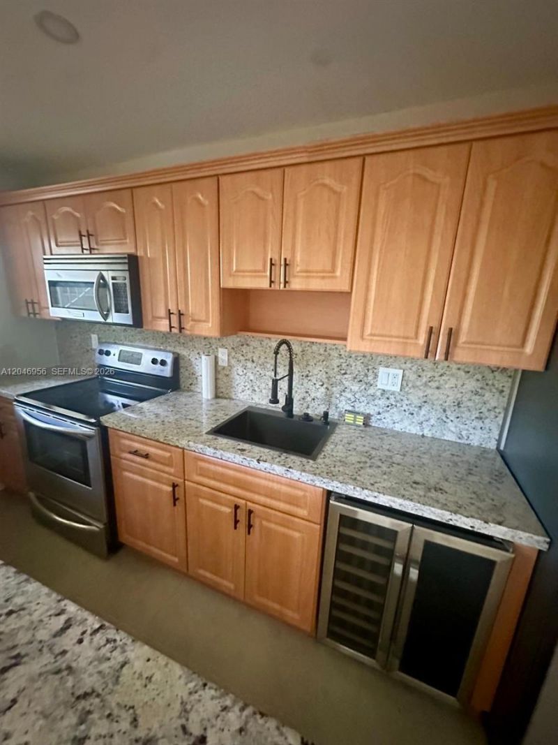 5839 SW 74th Ter , Unit 104, South Miami, FL 33143 Photo
