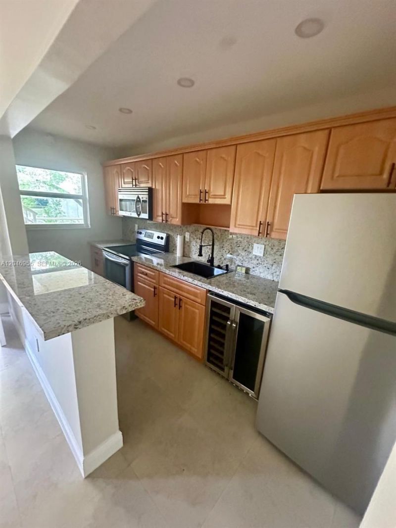 5839 SW 74th Ter , Unit 104, South Miami, FL 33143 Photo