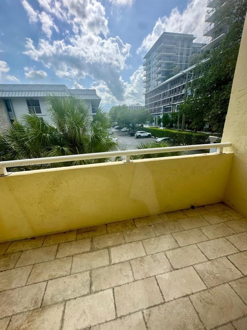 5839 SW 74th Ter , Unit 104, South Miami, FL 33143 Photo