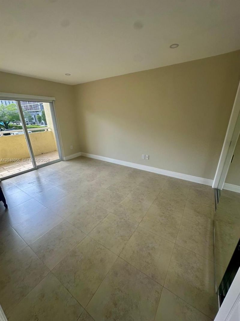 5839 SW 74th Ter , Unit 104, South Miami, FL 33143 Photo