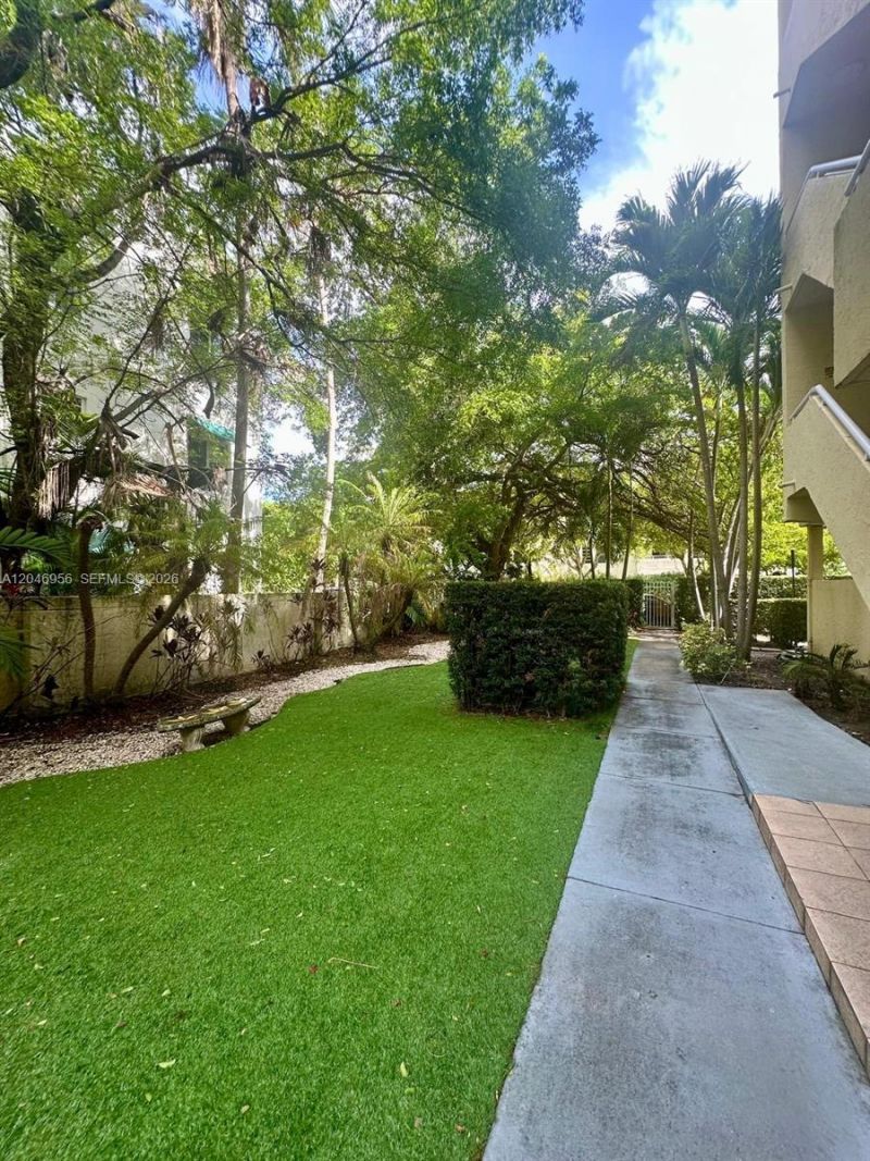 5839 SW 74th Ter , Unit 104, South Miami, FL 33143 Photo