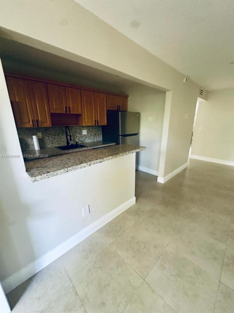 5839 SW 74th Ter , Unit 104, South Miami, FL 33143 Photo