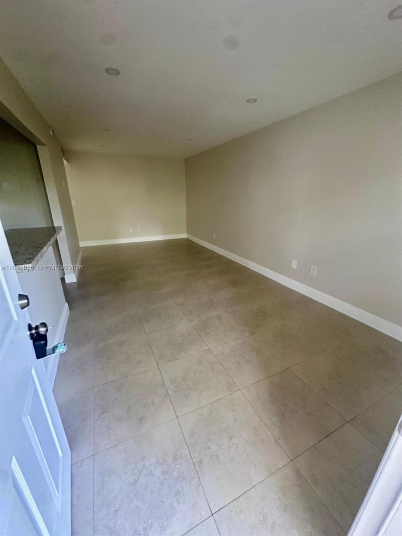 5839 SW 74th Ter , Unit 104, South Miami, FL 33143 Photo