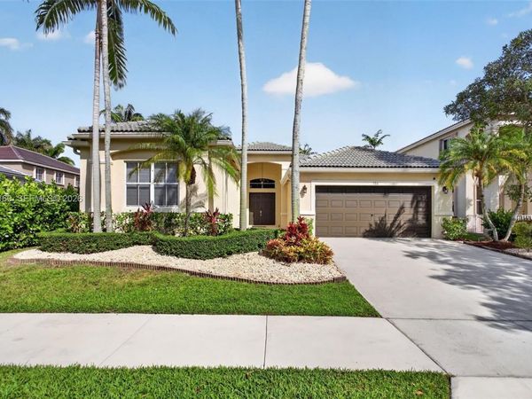 786 Nandina Dr , Weston, FL 33327