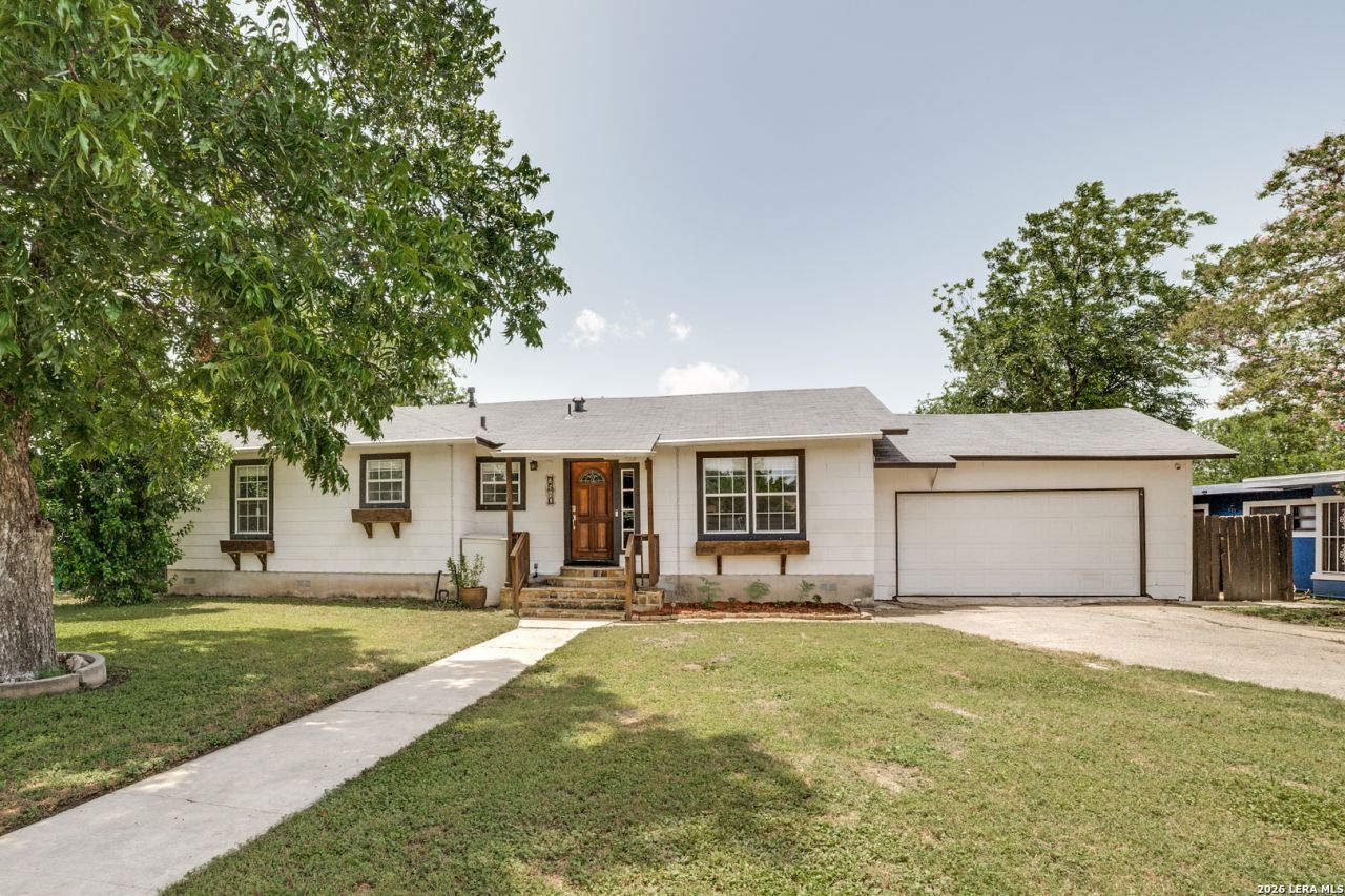 2540 W Summit Ave, San Antonio, TX 78228 Main Photo