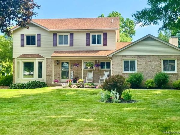 9664 Alger Drive, Brighton Twp, MI 48114