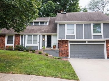 5213 Walden Drive, Kansas City, MO 64151