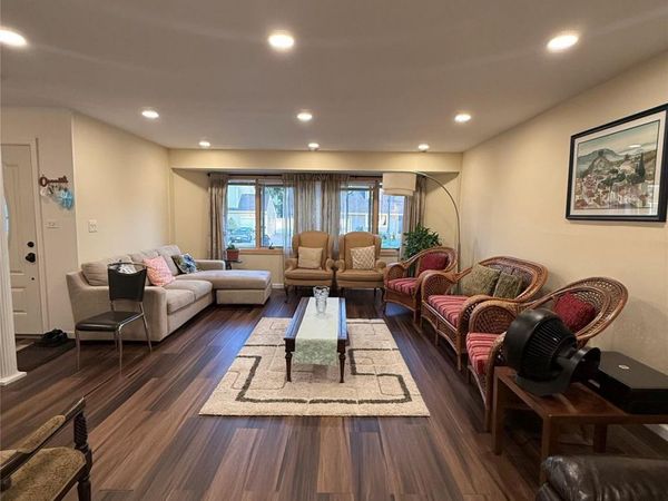 Hicksville, NY 11801