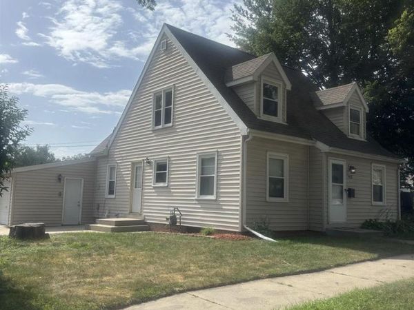 915 West Street, Baraboo, WI 53913