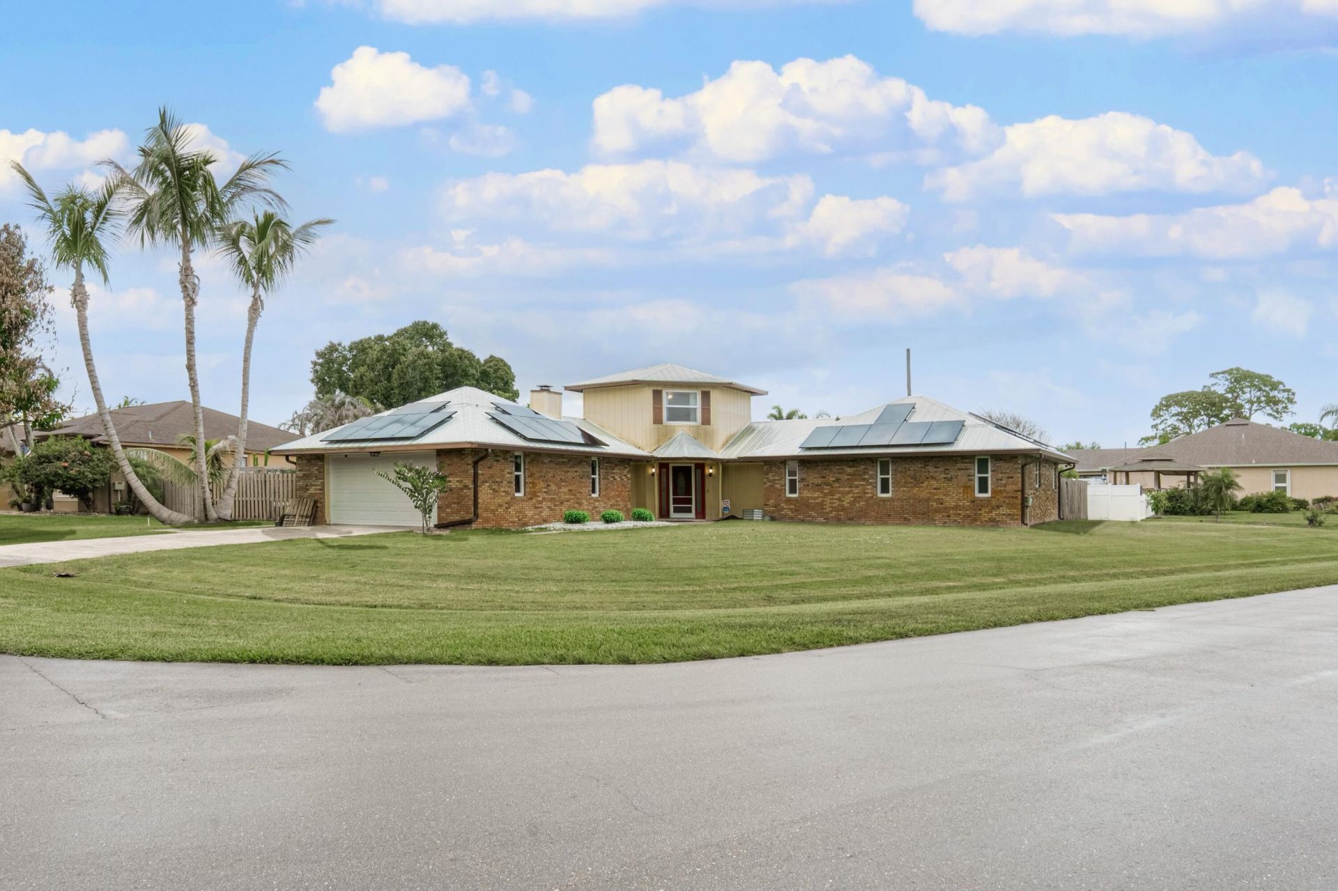 1091 SE Spinnaker Avenue Port Saint Lucie, FL 34983