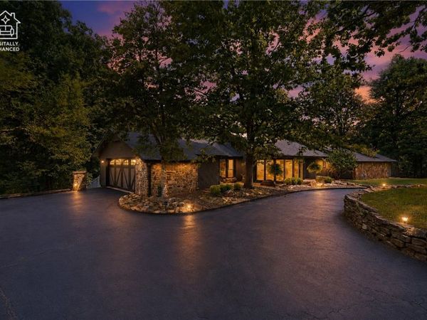 105 E Woodside Lane, Rogers, AR 72756