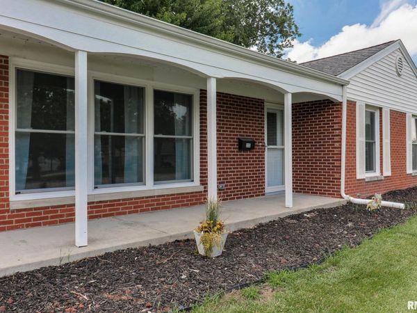 215 FAIRWAY Drive, Bloomington, IL 61701