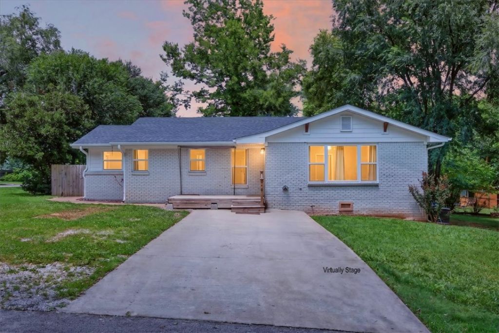 310 Hawkins Avenue, Huntsville, AR 72740 Main Photo