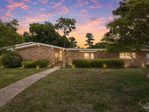 7970 Lancelot Dr, Pensacola, FL 32514