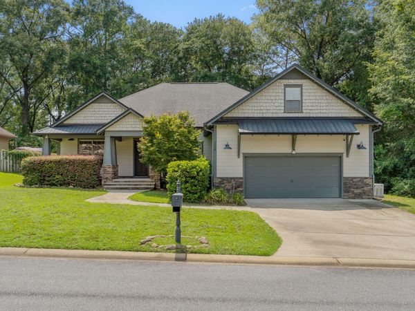 6008 Trestle Street, Crestview, FL 32536