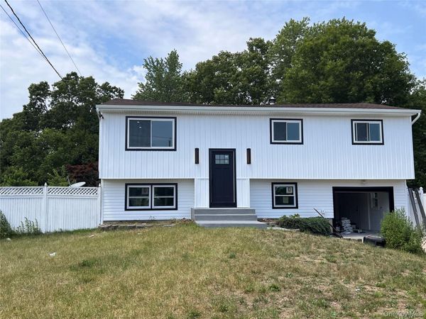 501 Hawkins road Road, Selden, NY 11784