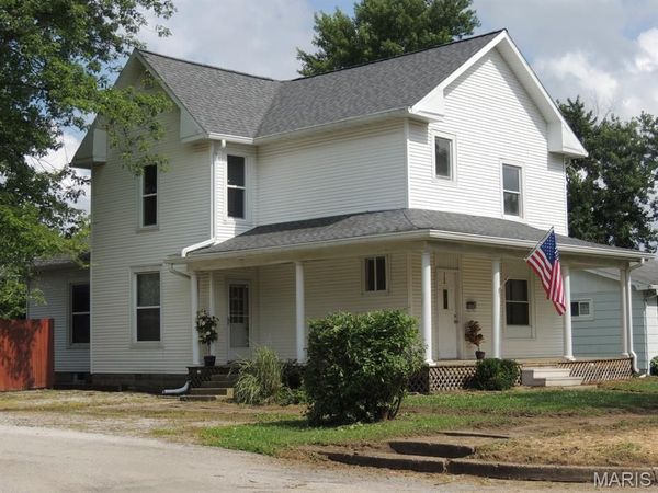 401 S Third Street , Altamont, IL 62411