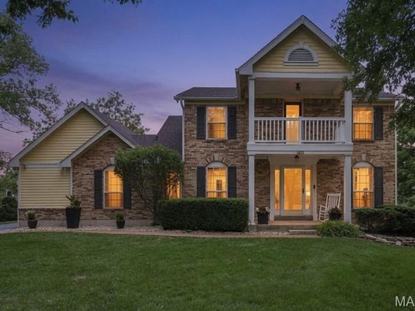 303 Fox Briar Lane, Ballwin, MO 63021