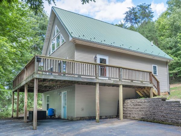 141 Chenault ST, Buchanan, VA 24066