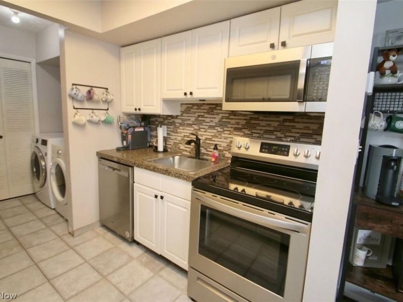8064 Puritan Drive, Unit B, Mentor, OH 44060 Photo 11