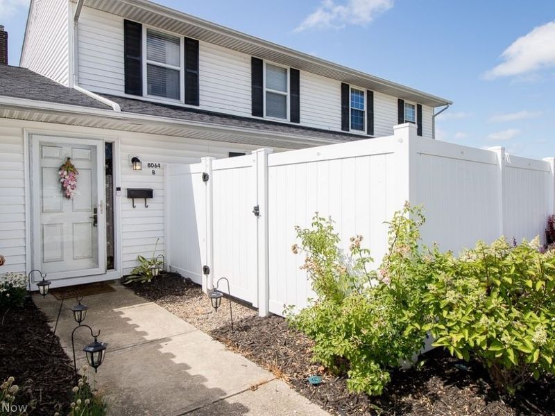 8064 Puritan Drive, Unit B, Mentor, OH 44060 Photo 2