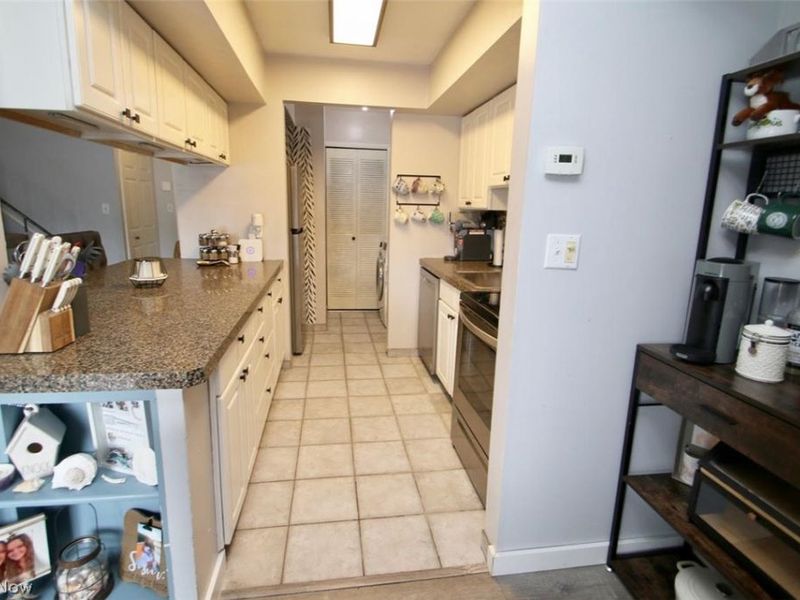 8064 Puritan Drive, Unit B, Mentor, OH 44060 Photo 9