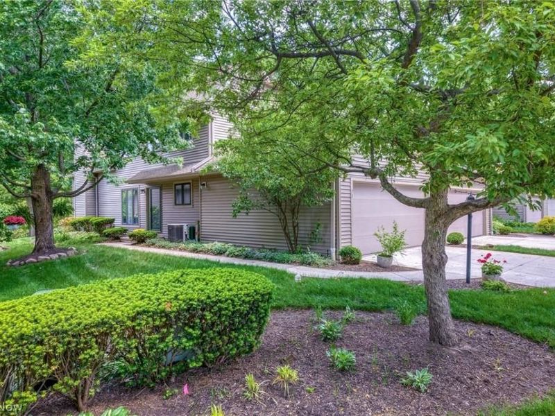 73 Lethbridge Lane, Akron, OH 44321 Photo 1