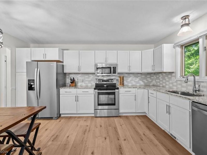 73 Lethbridge Lane, Akron, OH 44321 Photo 11