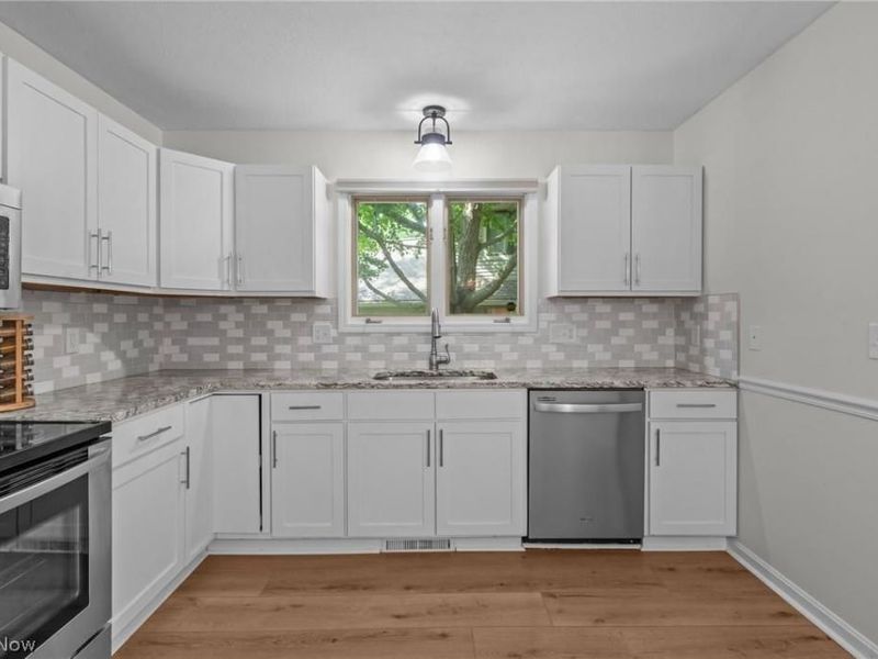 73 Lethbridge Lane, Akron, OH 44321 Photo 12