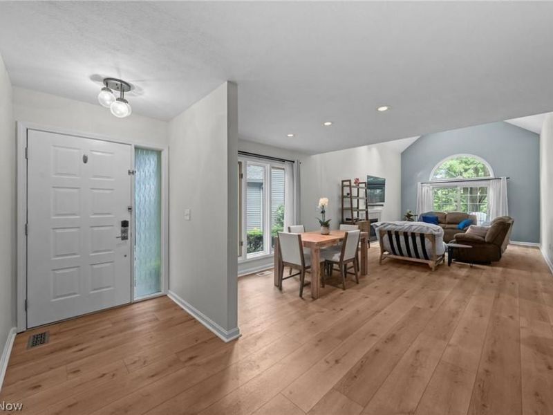 73 Lethbridge Lane, Akron, OH 44321 Photo 3