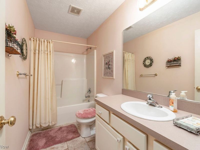 16826 Newport Lane, Middleburg Heights, OH 44130 Photo 18