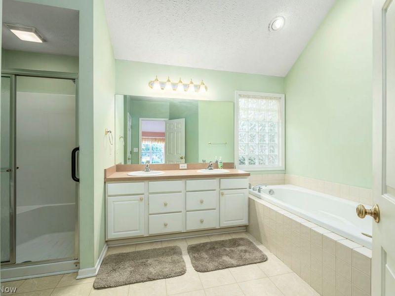 16826 Newport Lane, Middleburg Heights, OH 44130 Photo 24
