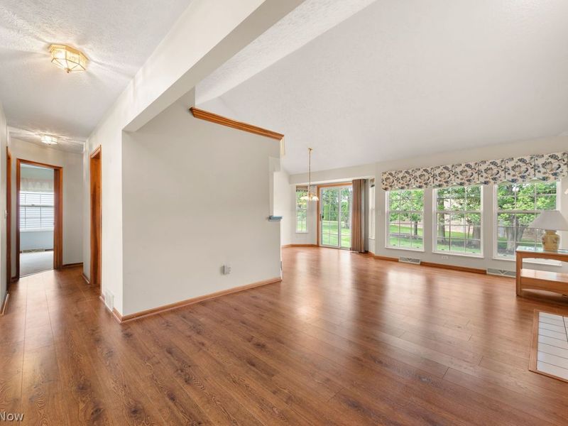 16826 Newport Lane, Middleburg Heights, OH 44130 Photo 4