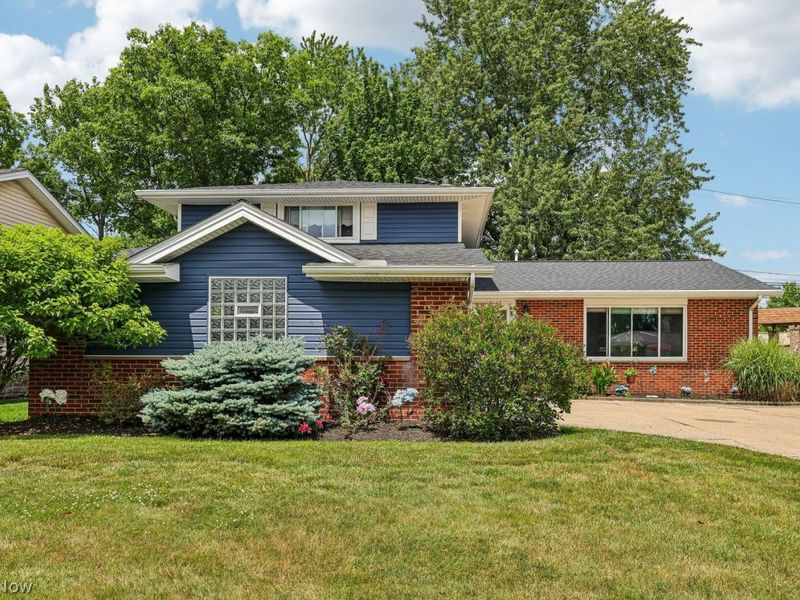 5935 Ashcroft Drive, Mayfield Heights, OH 44124 Photo 1
