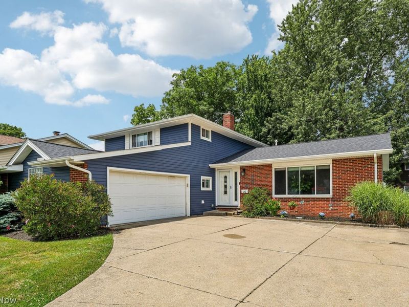 5935 Ashcroft Drive, Mayfield Heights, OH 44124 Photo 2