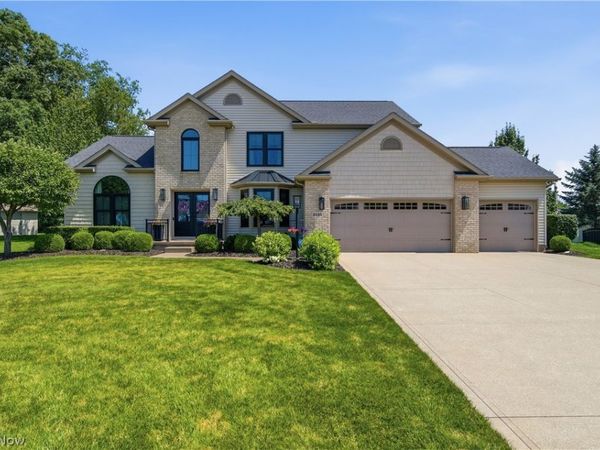 3530 Lamb Circle NW, North Canton, OH 44720