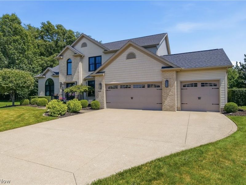 3530 Lamb Circle NW, North Canton, OH 44720 Photo 2