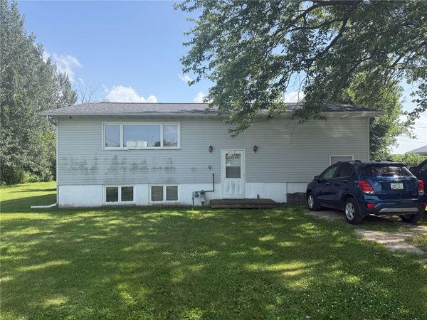 215 Kohl Street , Martelle, IA 52305