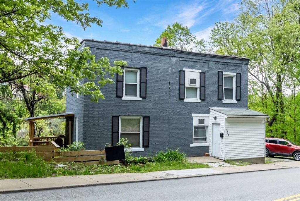 1320 Pioneer Ave, Pittsburgh, PA 15226 Main Photo