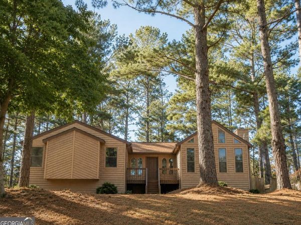 1081 Oak Road SW, Lilburn, GA 30047