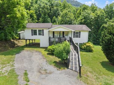 327 Day Hollow , Bledsoe, KY 40810