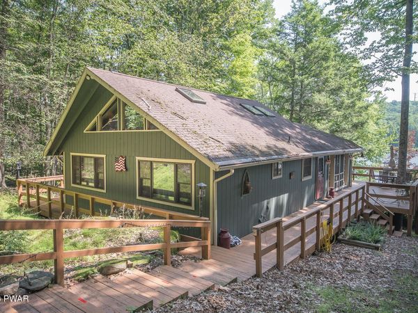 48 Sheridan Road , Hawley, PA 18428